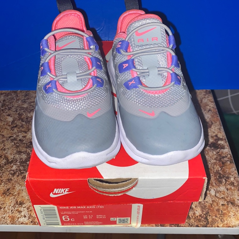 Girls size 6c